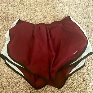 EUC NIKE mid rise running shorts - size M